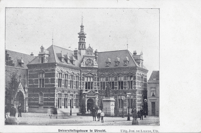 284 Gezicht op het Academiegebouw (Munsterkerkhof 29) te Utrecht met op de voorgrond het standbeeld Jan van Nassau ...